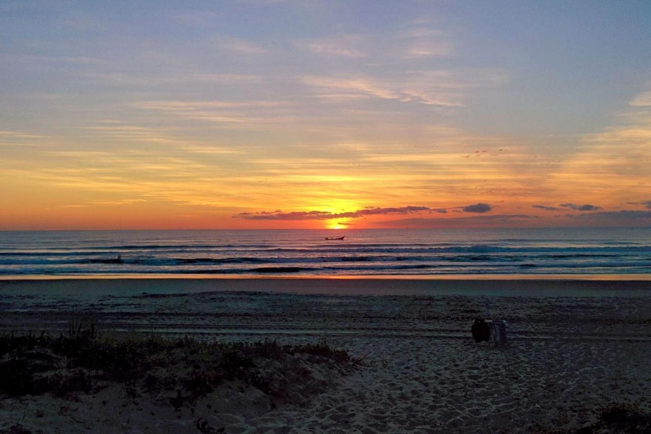 Tranquilidade A Alguns Passos Da Praia - Churrasqueira, Super Wi-Fi! Matinhos Esterno foto